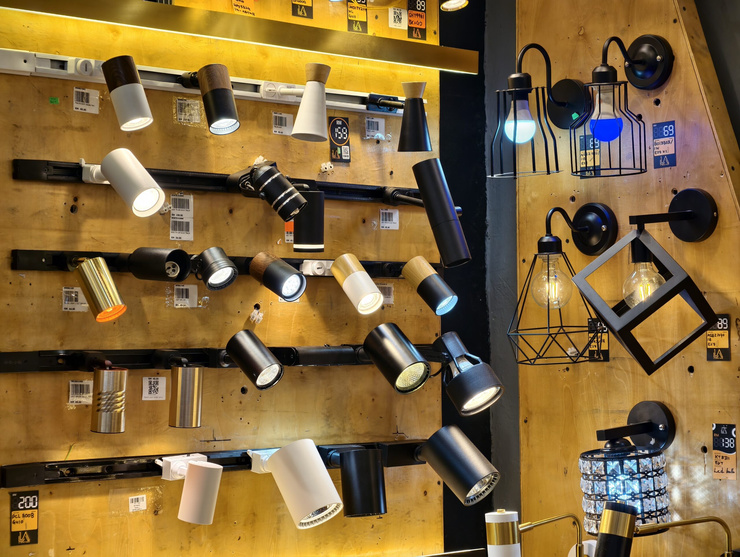 Koleksi lampu dinding